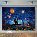 Arrière-plan de photographie sur le thème d'halloween, nuit de lune, forêt effrayante, citrouilles, arrière-plan d'arbres morts, décorations de fête de maison hantée 